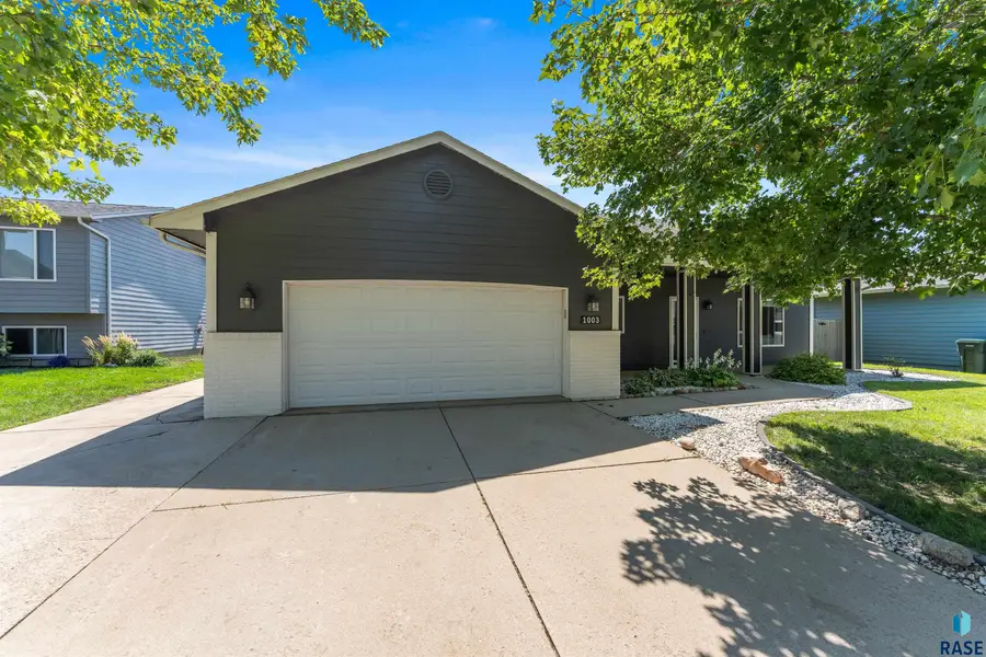 1003 Ash Grove St, Harrisburg, SD 57032 - #2