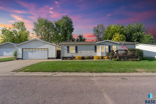 114 N Cheers Pl, Sioux Falls, SD 57107