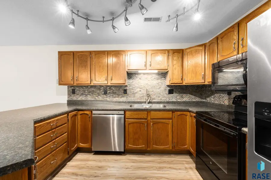 500 N Vandemark Ave #107, Hartford, SD 57033 - #3