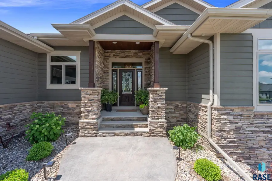 2612 W 90th St, Sioux Falls, SD 57108 - #3