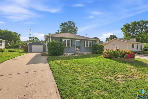 944 S Cloudas Ave Ave, Sioux Falls, SD 57103