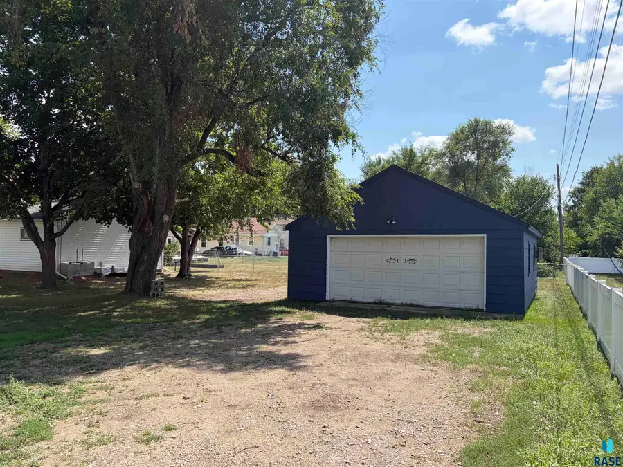 609 E Hermosa Dr, Sioux Falls, SD 57104 - #2