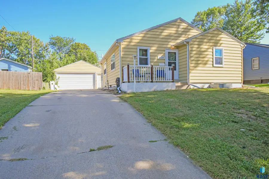 3104 E Claudette Dr, Sioux Falls, SD 57103 - #2
