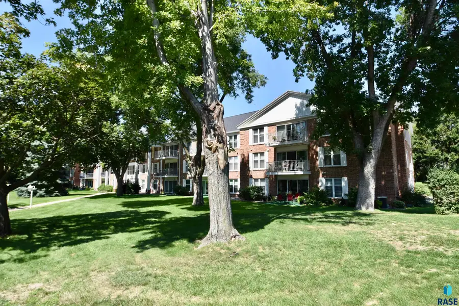 2501 S Kiwanis Ave #201, Sioux Falls, SD 57105 - #2