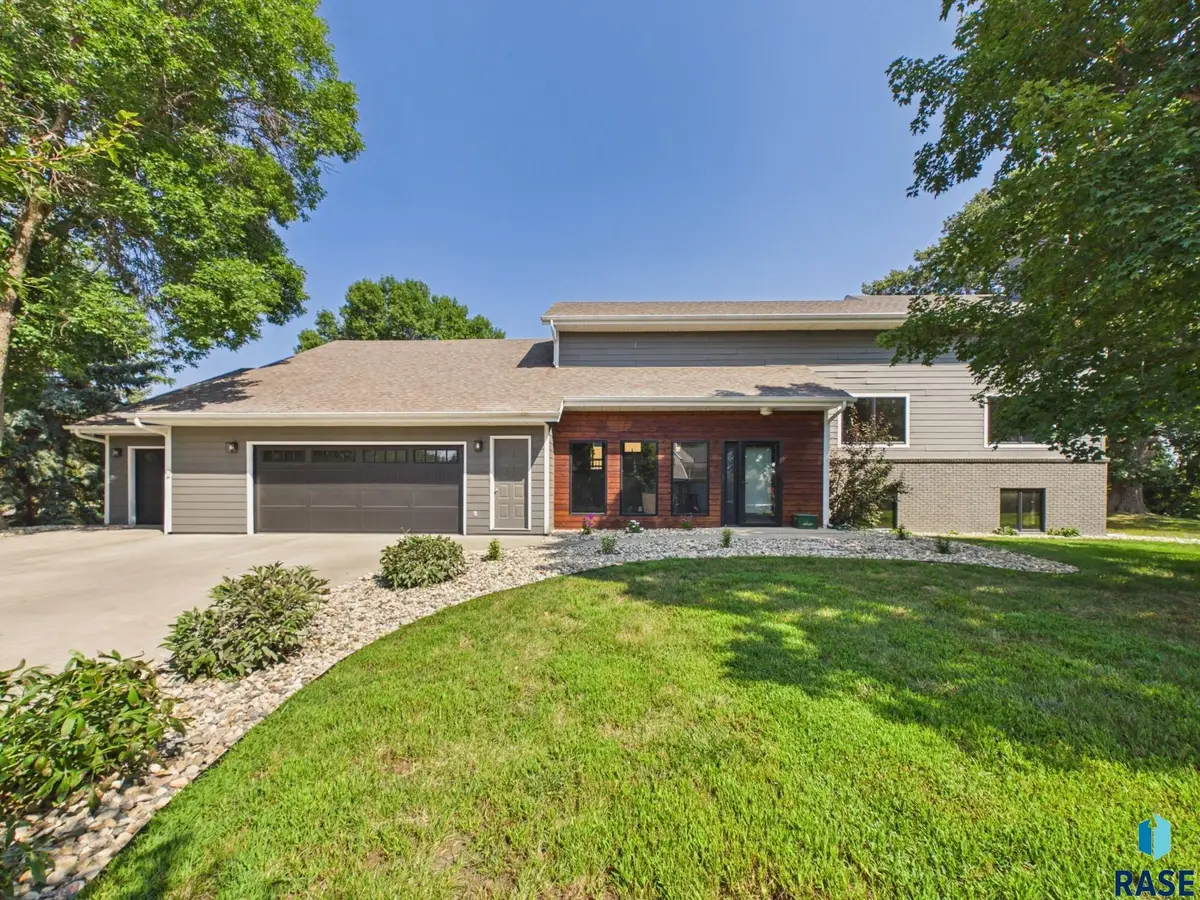 1608 E Rushmore Dr, Brandon, SD 57005 - #1