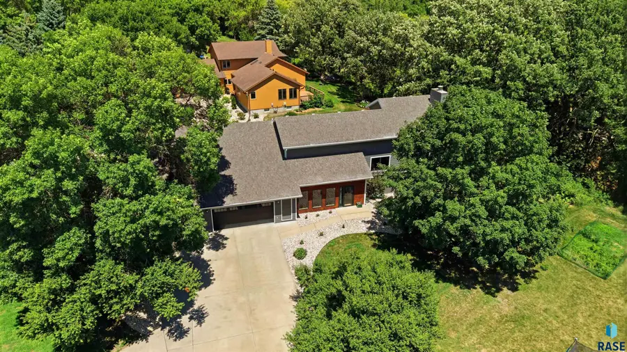 1608 E Rushmore Dr, Brandon, SD 57005 - #2