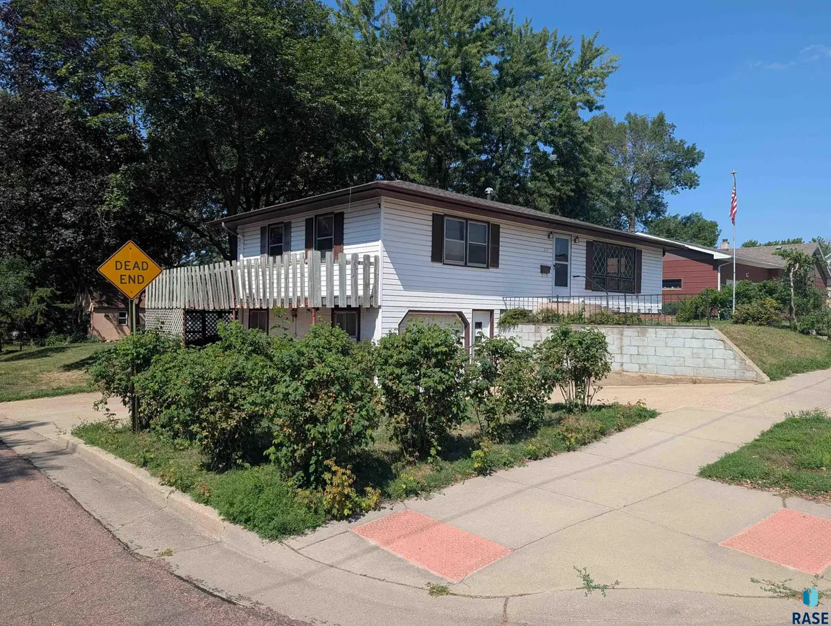 517 S Blaine Ave, Sioux Falls, SD 57103 - #1
