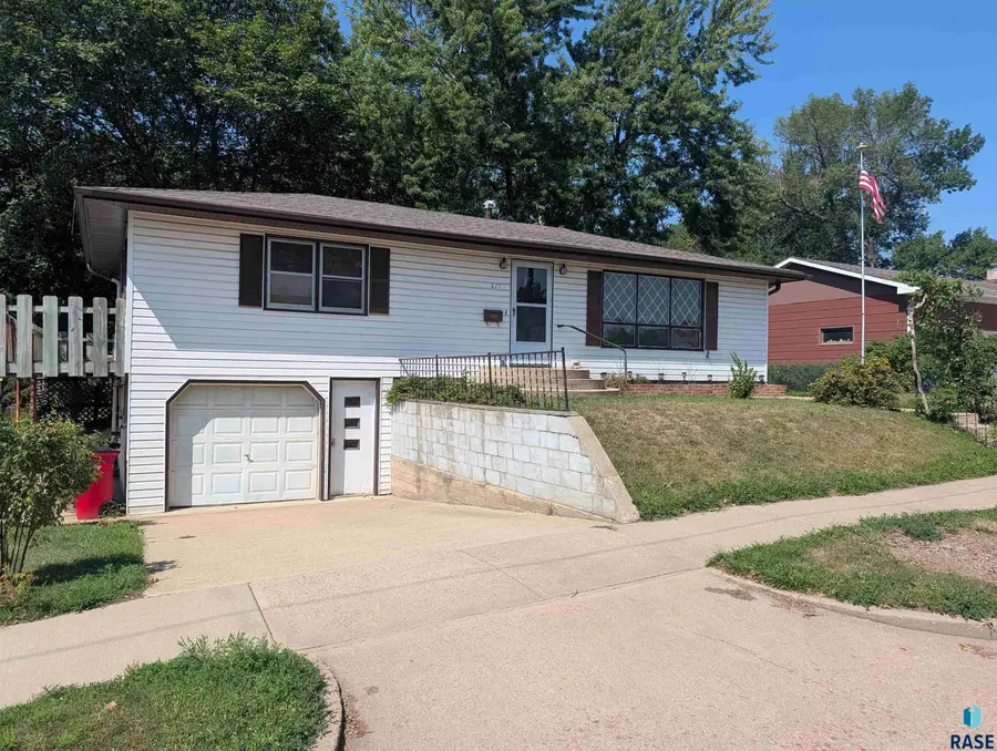 517 S Blaine Ave, Sioux Falls, SD 57103 - #2