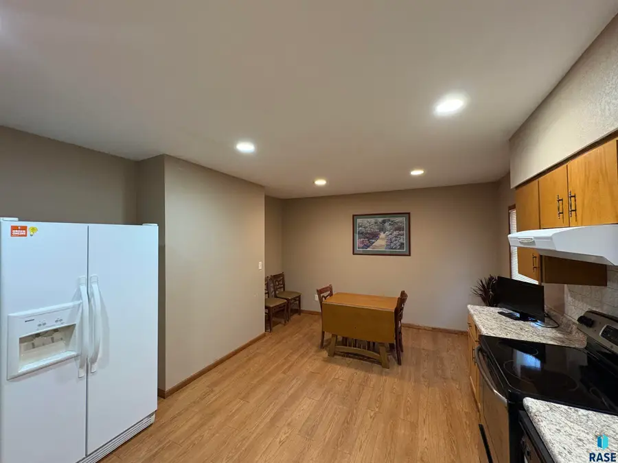 327 Cliff Ave, Sioux Falls, SD 57103 - #2