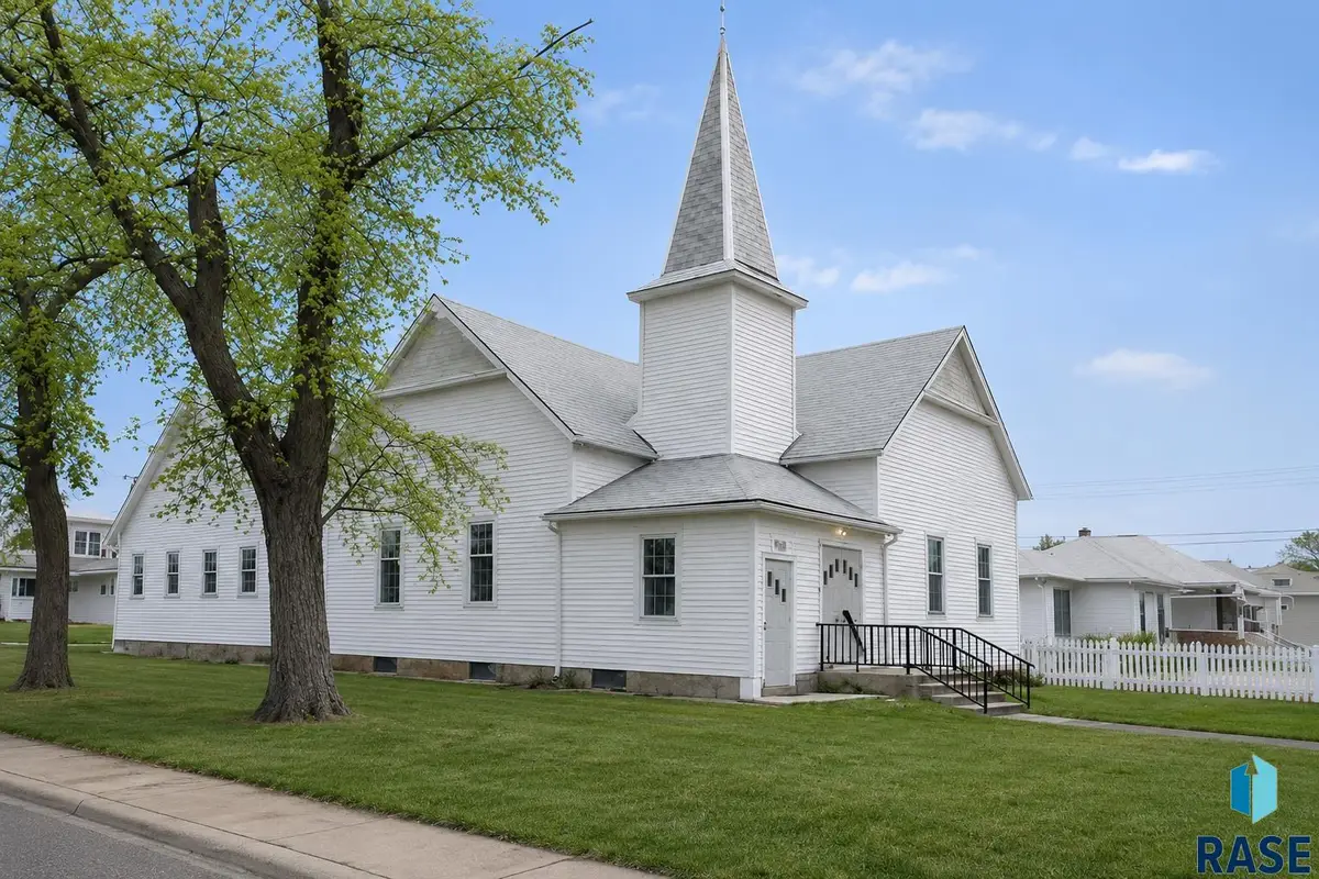 400 6th St, Hudson, SD 57034 - #1