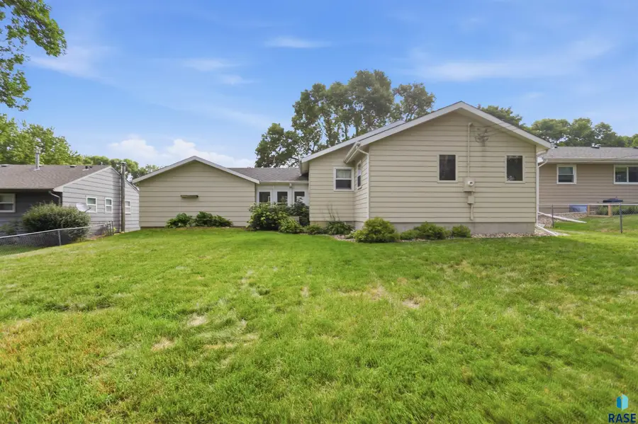 909 S Annway Dr, Sioux Falls, SD 57103 - #3
