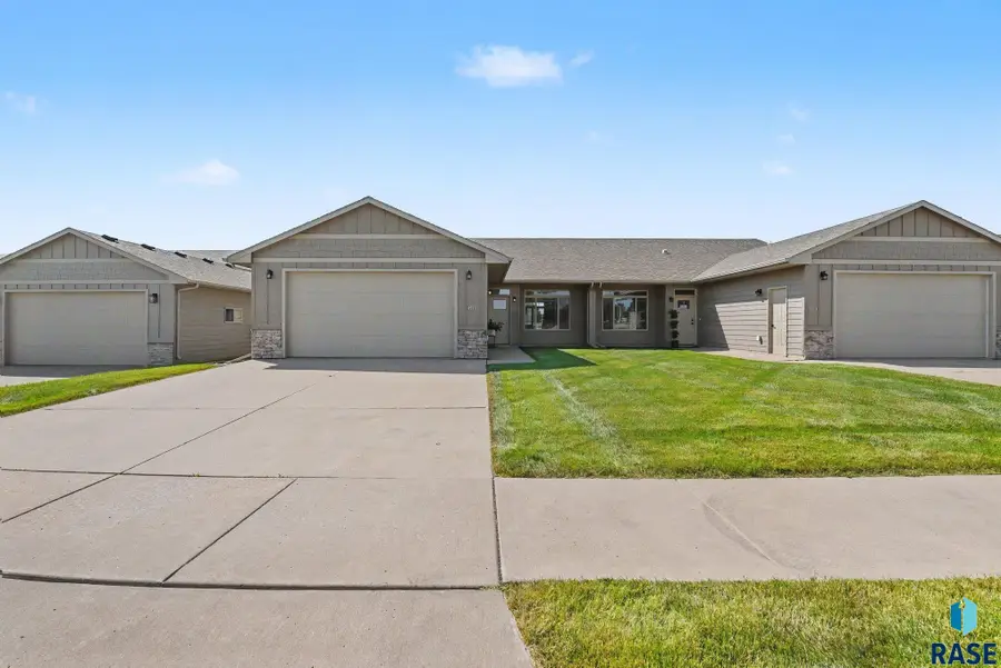 3515 E Bison Trl, Sioux Falls, SD 57108 - #2