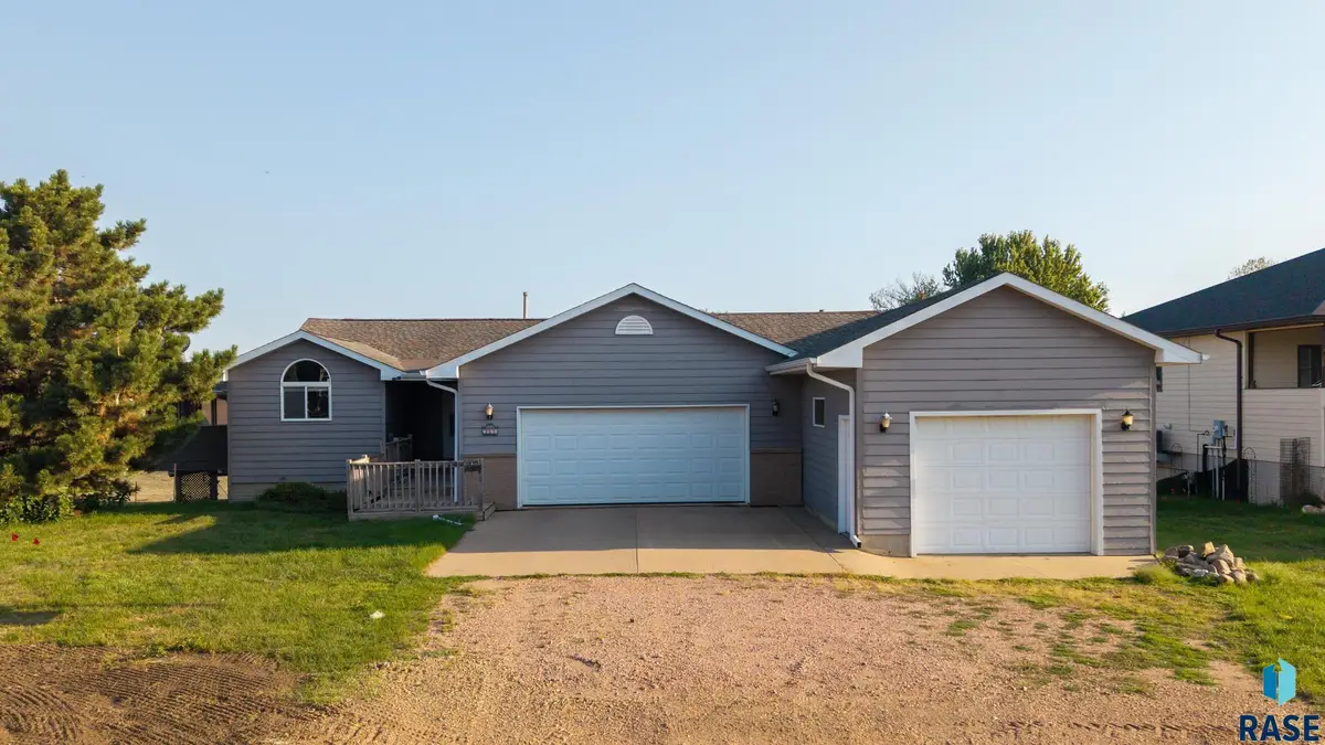 7816 W 42nd St, Sioux Falls, SD 57106 - #1