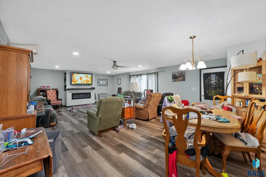301 E 4th Ave, Lennox, SD 57039 - #2