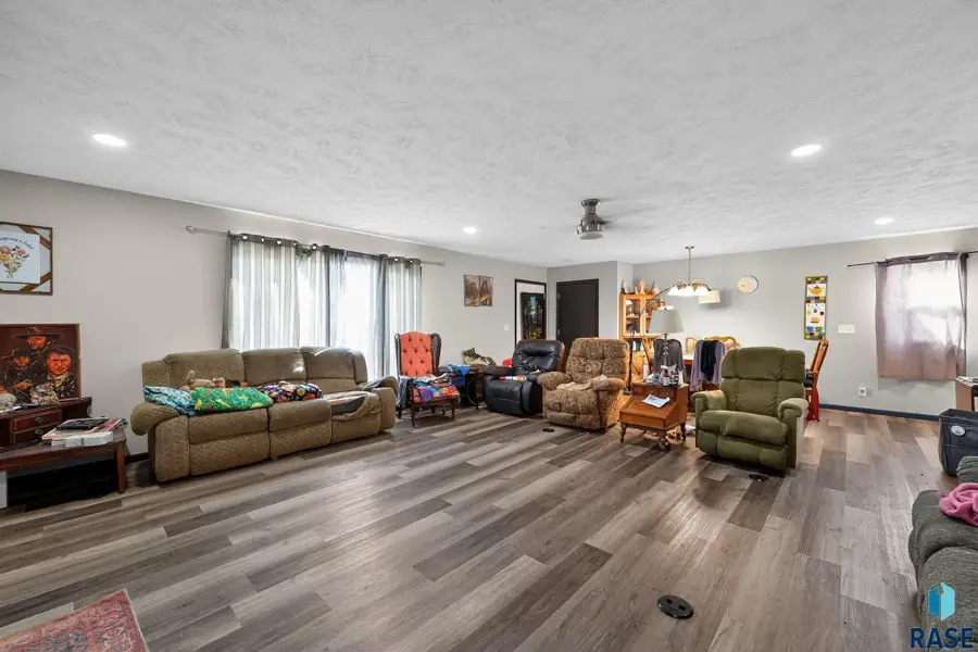 301 E 4th Ave, Lennox, SD 57039 - #3