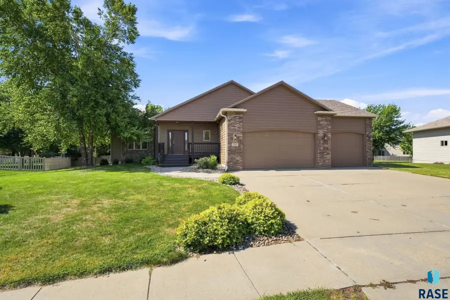 7609 W Stanford Dr, Sioux Falls, SD 57106 - #2