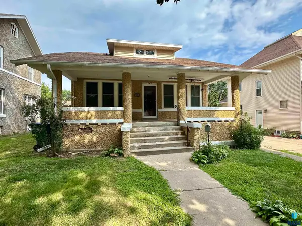 742 N Freeman Ave, Luverne, MN 56156