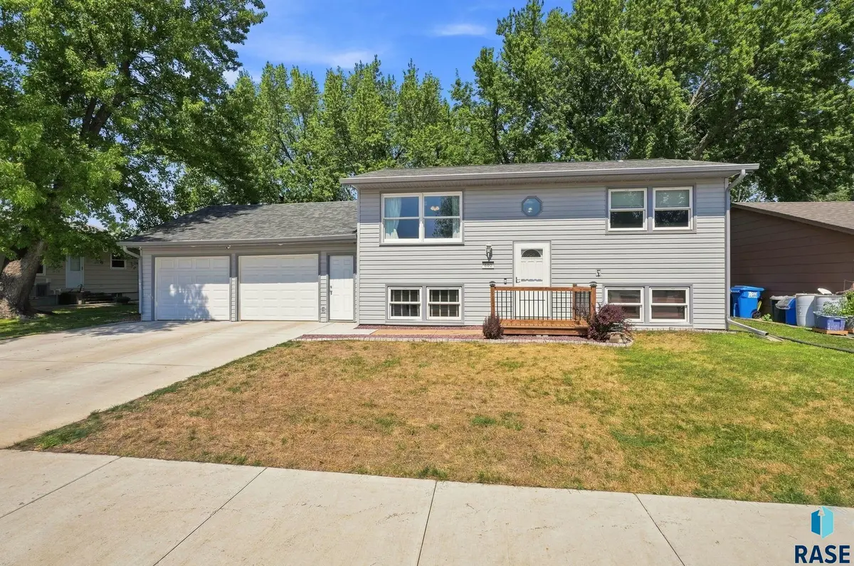 602 E Walnut St, Harrisburg, SD 57032 - #1