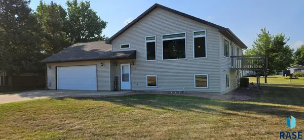 114 S 35th St, Brookings, SD 57006