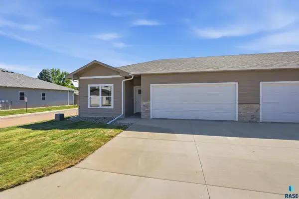 802 N Marquette Pl, Sioux Falls, SD 57110