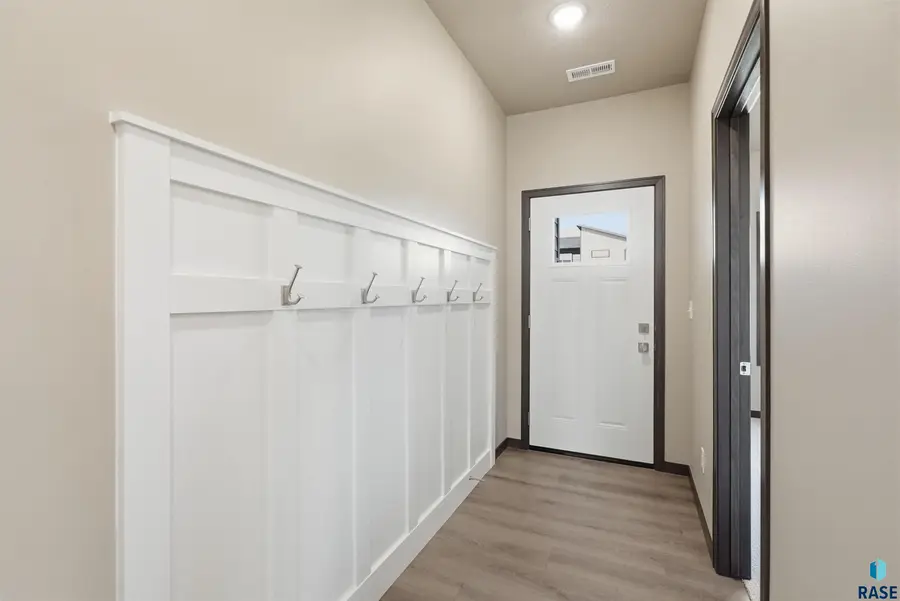 802 N Marquette Pl, Sioux Falls, SD 57110 - #2