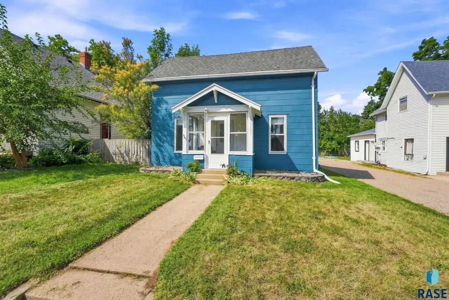 1513 S Duluth Ave, Sioux Falls, SD 57105 - #2
