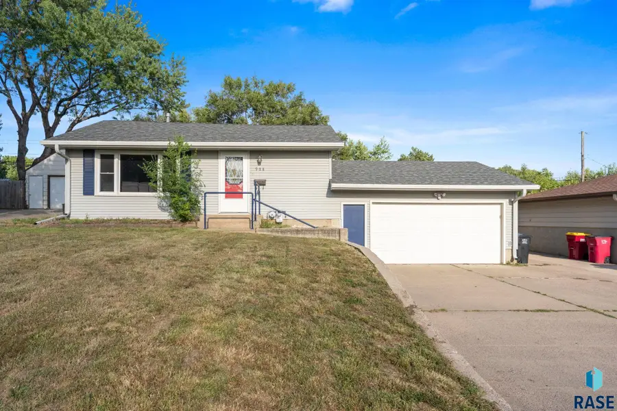 908 S Conklin Ave, Sioux Falls, SD 57103 - #2