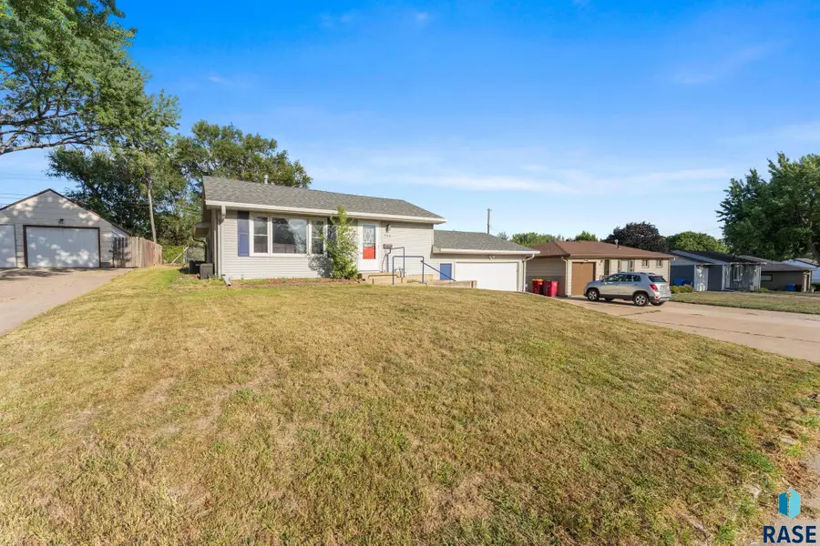908 S Conklin Ave, Sioux Falls, SD 57103 - #3