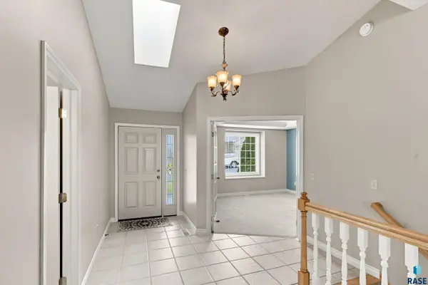 2311 W Brook Haven Pl Pl, Sioux Falls, SD 57108