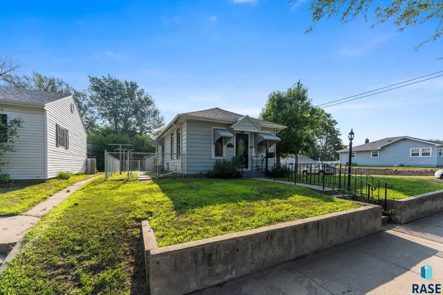 400 N Lewis Ave, Sioux Falls, SD 57103 - #2