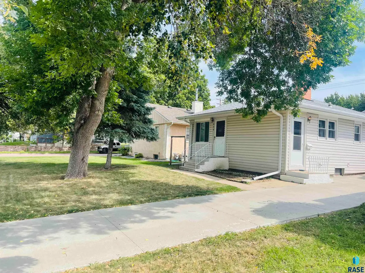 404 S Chicago Ave, Sioux Falls, SD 57103 - #1
