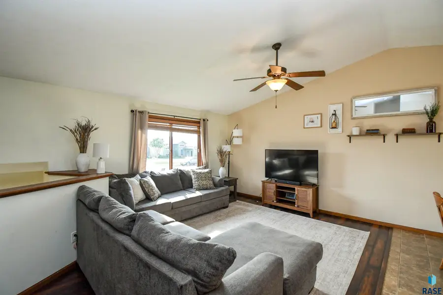 2001 SW Haraldson Ave, Sioux Falls, SD 57106 - #3