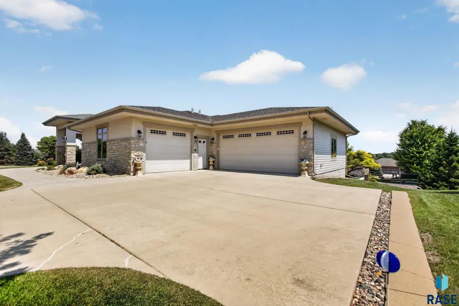 3001 W Old Yankton Rd, Sioux Falls, SD 57108 - #3