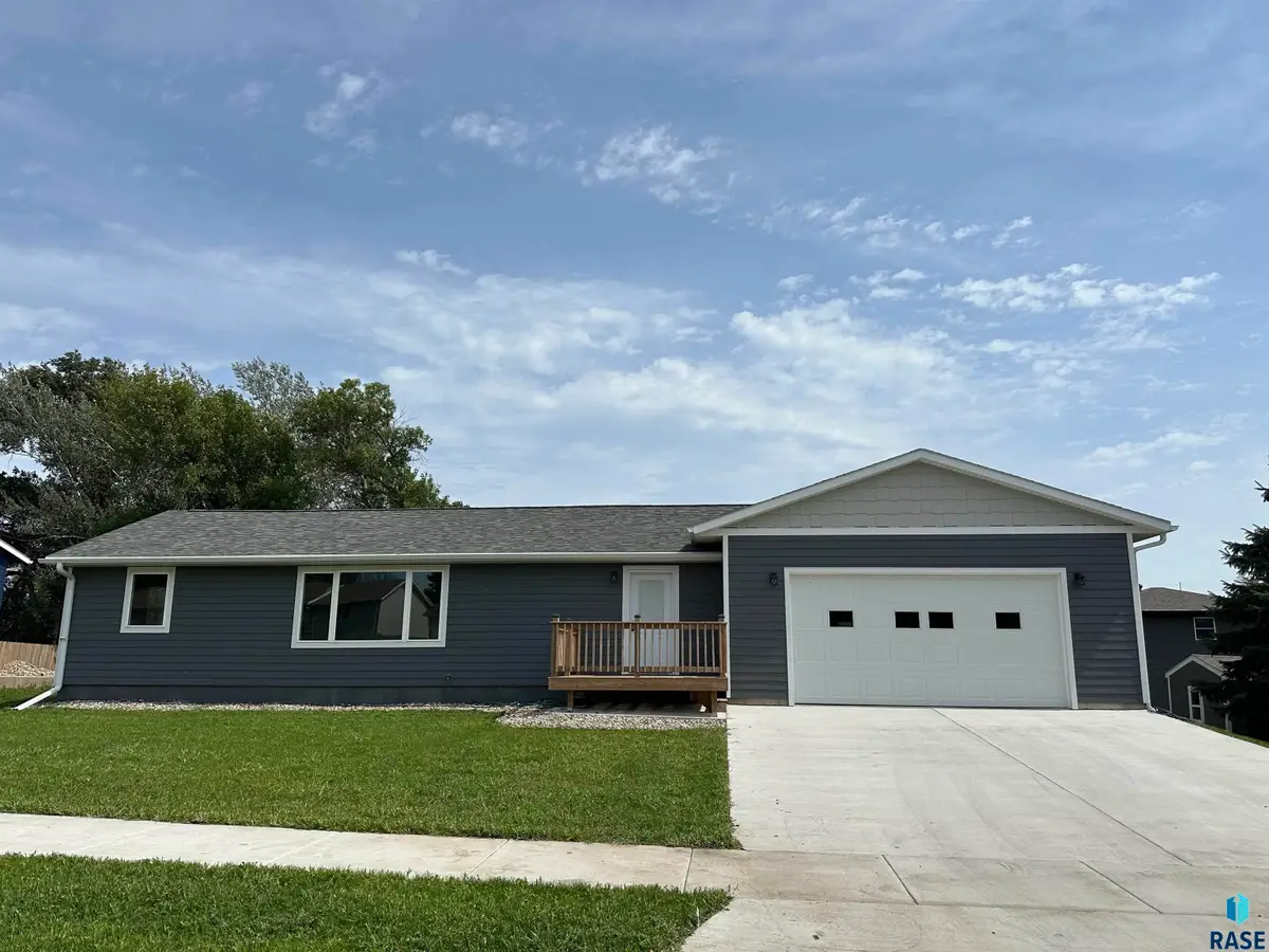 113 Ramm Hts, Madison, SD 57042 - #1