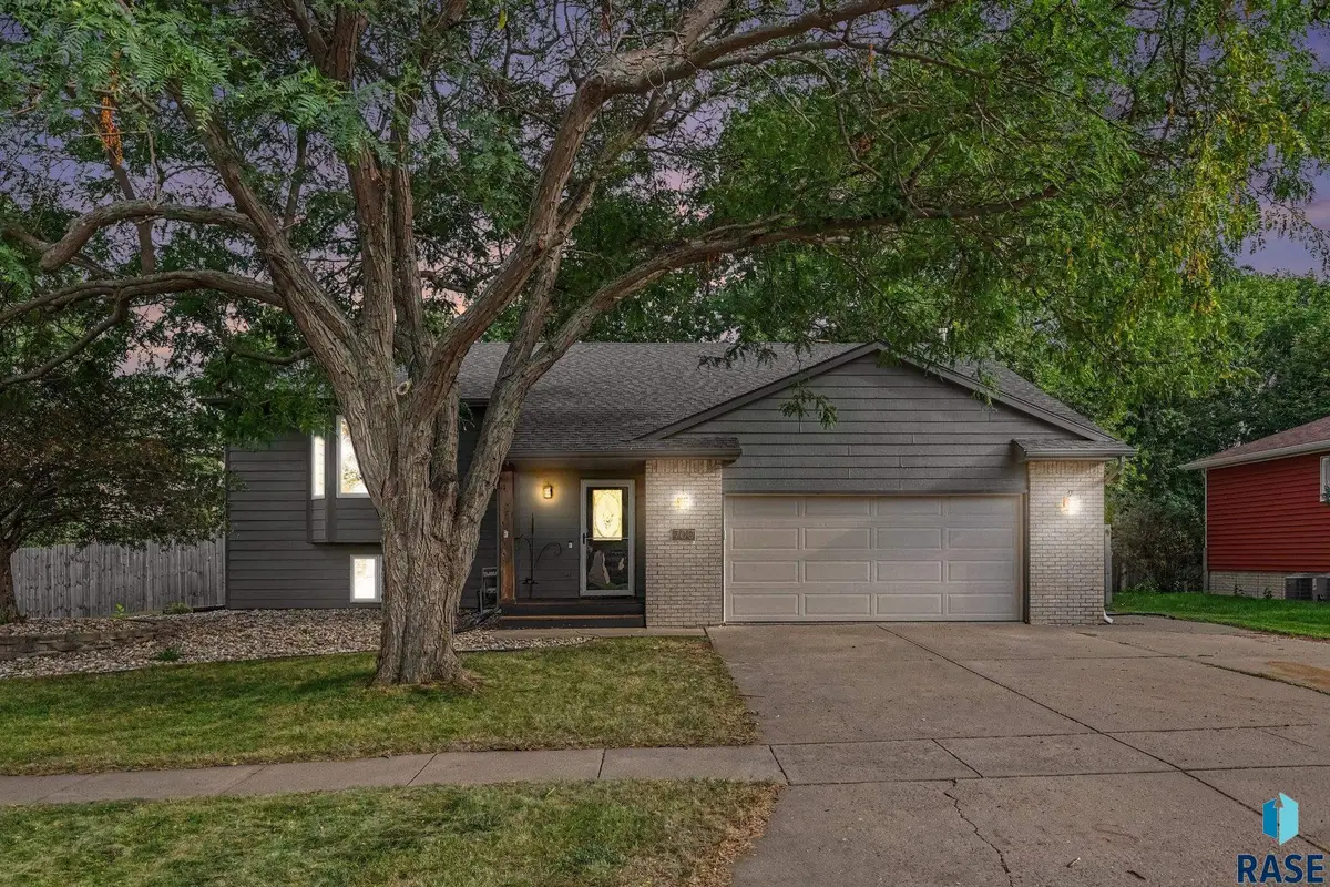 700 N Zelmer Dr, Tea, SD 57064 - #1