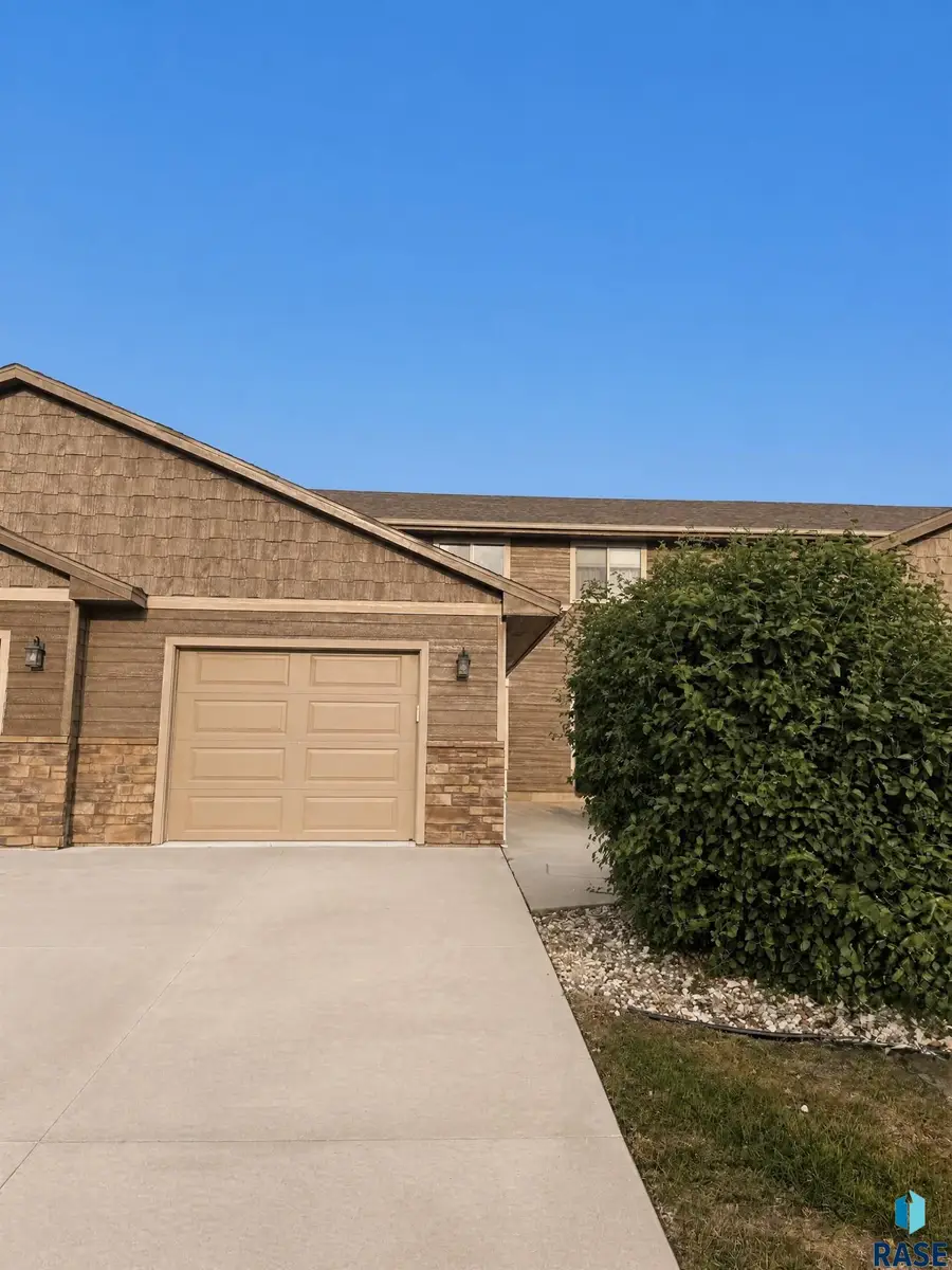 6810 S Witzke Ave, Sioux Falls, SD 57108 - #2