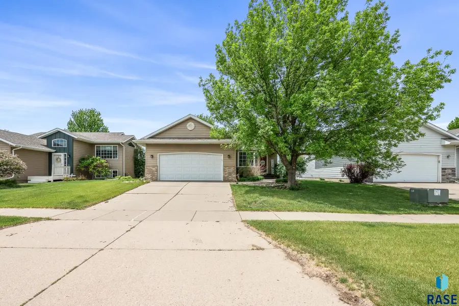 4817 S Galway Ave, Sioux Falls, SD 57106 - #2