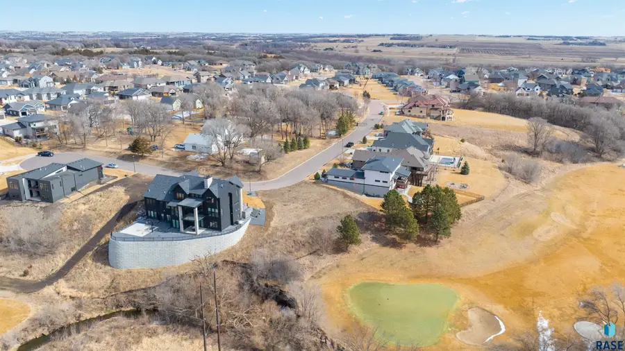 8601 N Torchwood Pl, Sioux Falls, SD 57110 - #2