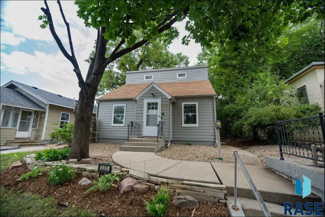 220 Covell Ave, Sioux Falls, SD 57104 - #1