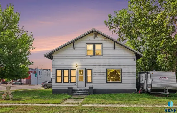 101 W 1st Ave, Flandreau, SD 57028