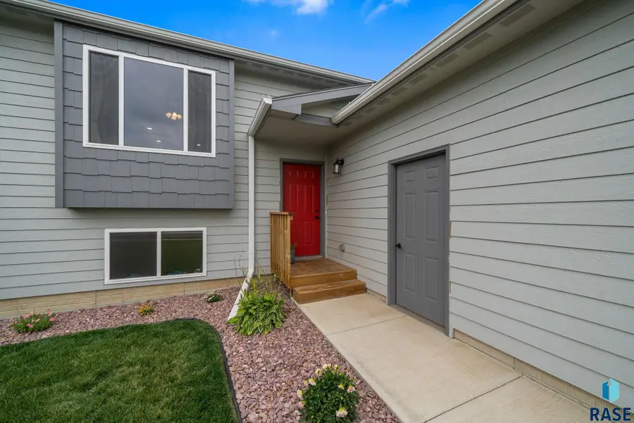 3225 N Yukon Ave, Sioux Falls, SD 57107 - #2