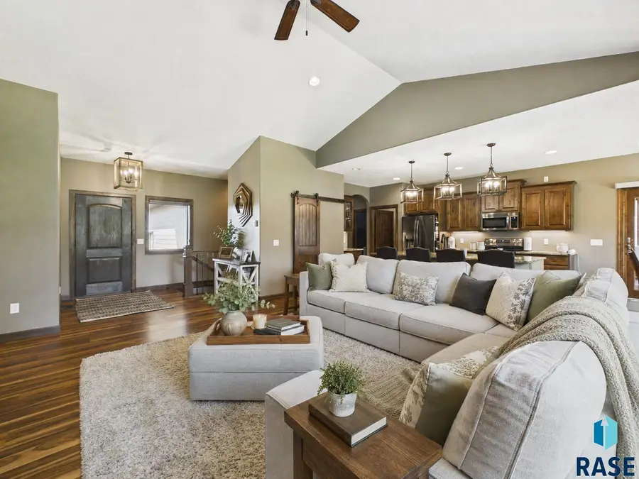 1008 S Torrey Pine Ln, Sioux Falls, SD 57110 - #2