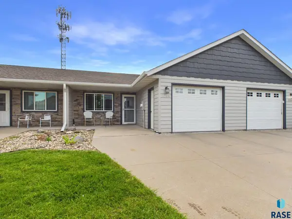 2204 S Mary Beth Ave, Sioux Falls, SD 57106