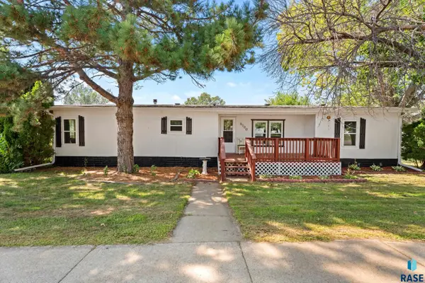 6100 W Canary Pl, Sioux Falls, SD 57107