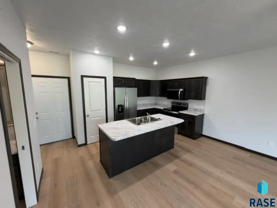 3407 S Joanne Ave, Sioux Falls, SD 57106 - #2