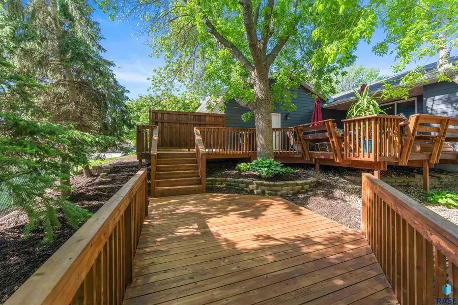 200 E 9th St, Crooks, SD 57020 - #2