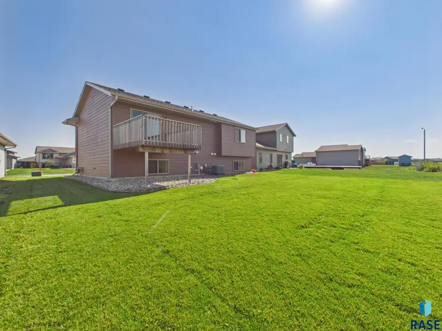 2725 S Lana Dr, Sioux Falls, SD 57106 - #2