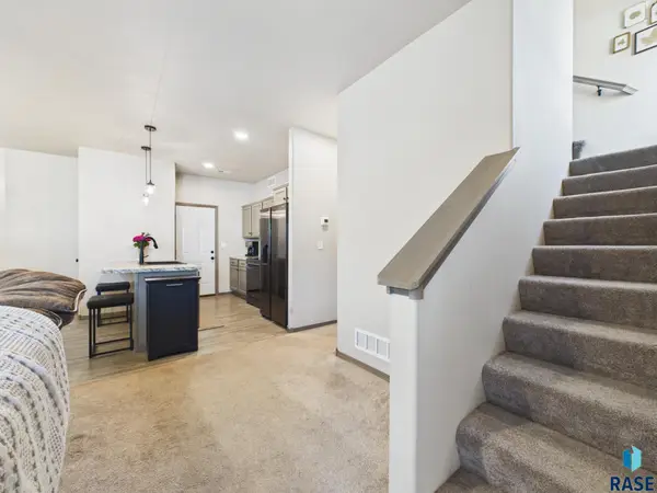 4410 E Whisper Ridge Pl, Sioux Falls, SD 57108