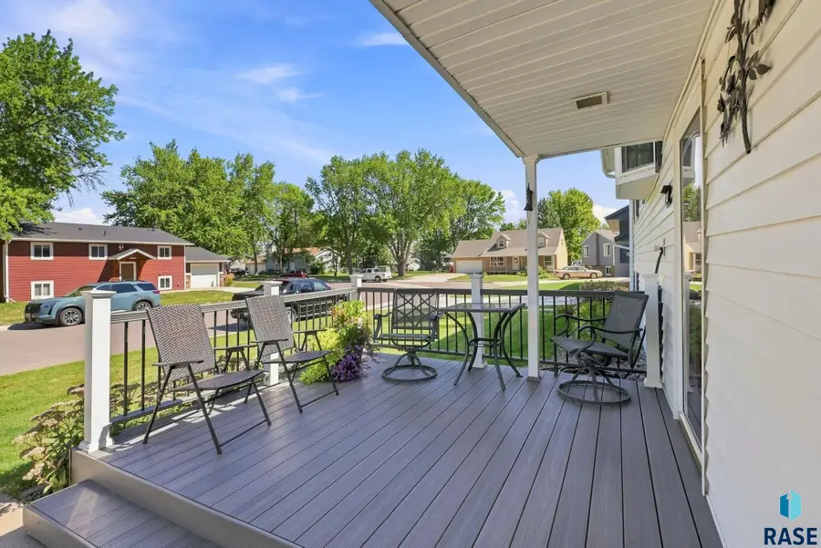 113 Ivy Ln, Harrisburg, SD 57032 - #3