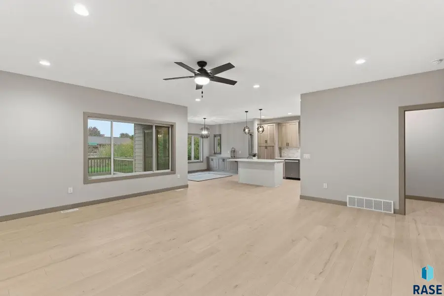 2401 E Joshua Cir, Sioux Falls, SD 57108 - #2